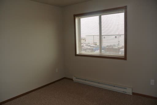 Minot Apartment: 1100 32nd Ave SW