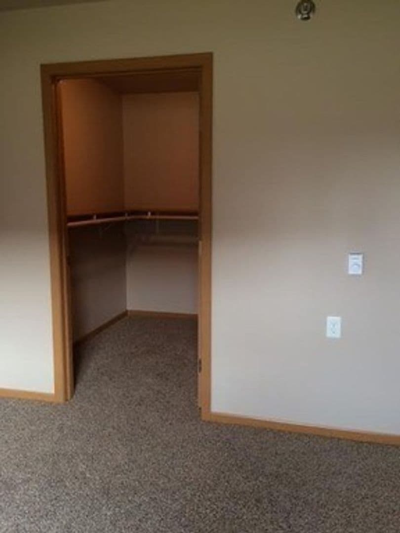 Minot Apartment: 2100 33rd St NW