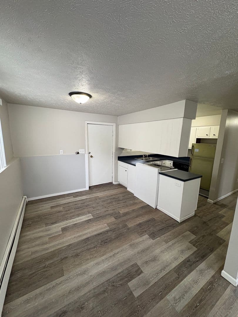 Minot Apartment: 2001/2003 Skyline Drive