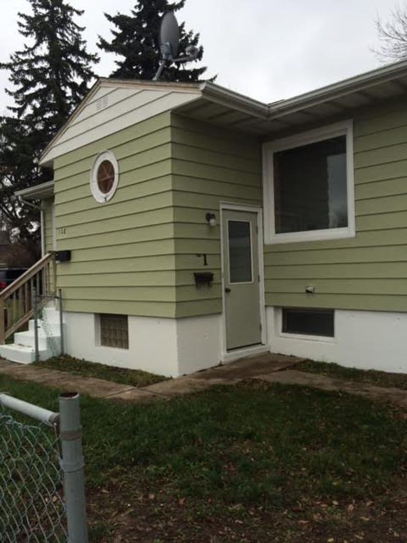Minot Apartment: 108 11th Ave SE