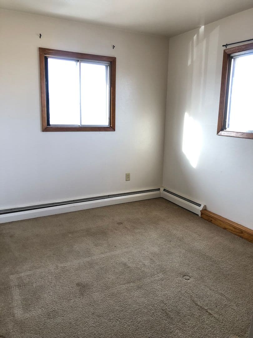 Minot Apartment: 710 4th St SW