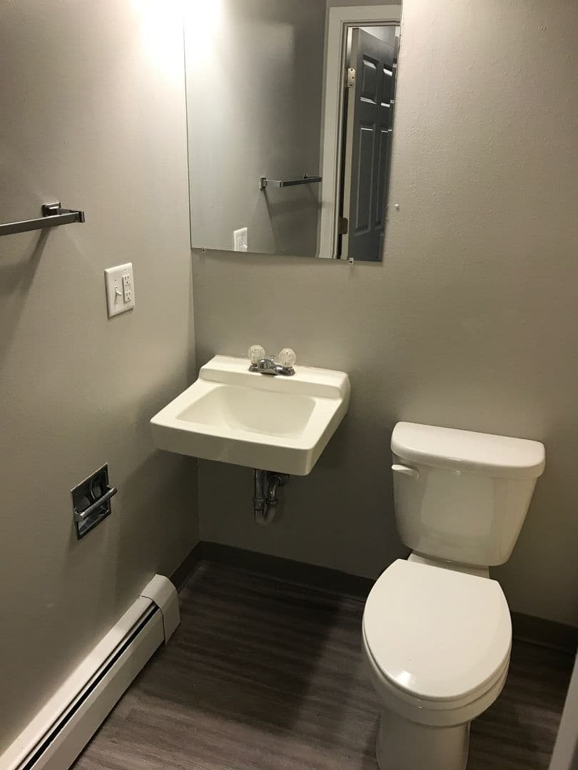 Minot Apartment: 10 19th Ave SW