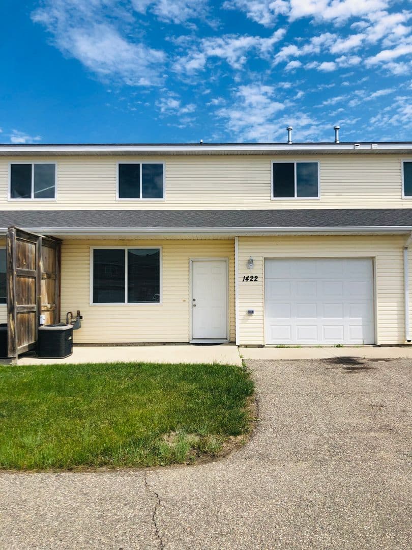 Minot Apartment: 1422 31st Ave SE