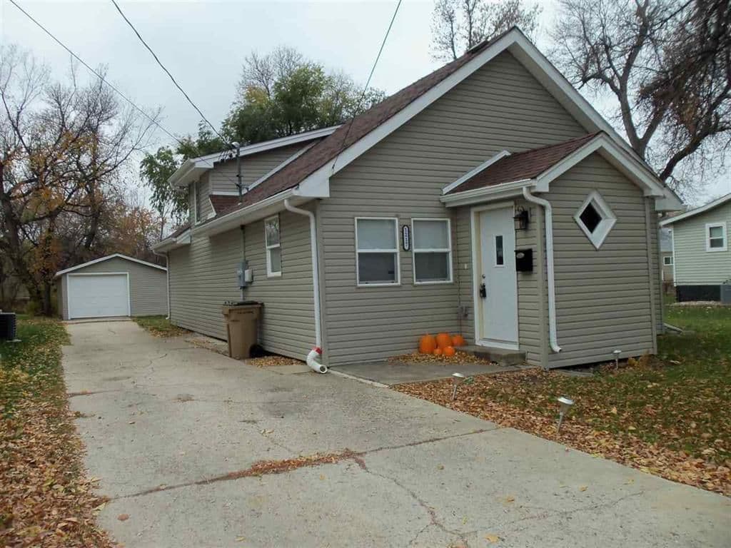 Minot House: 1217 5th Ave NW *For sale*
