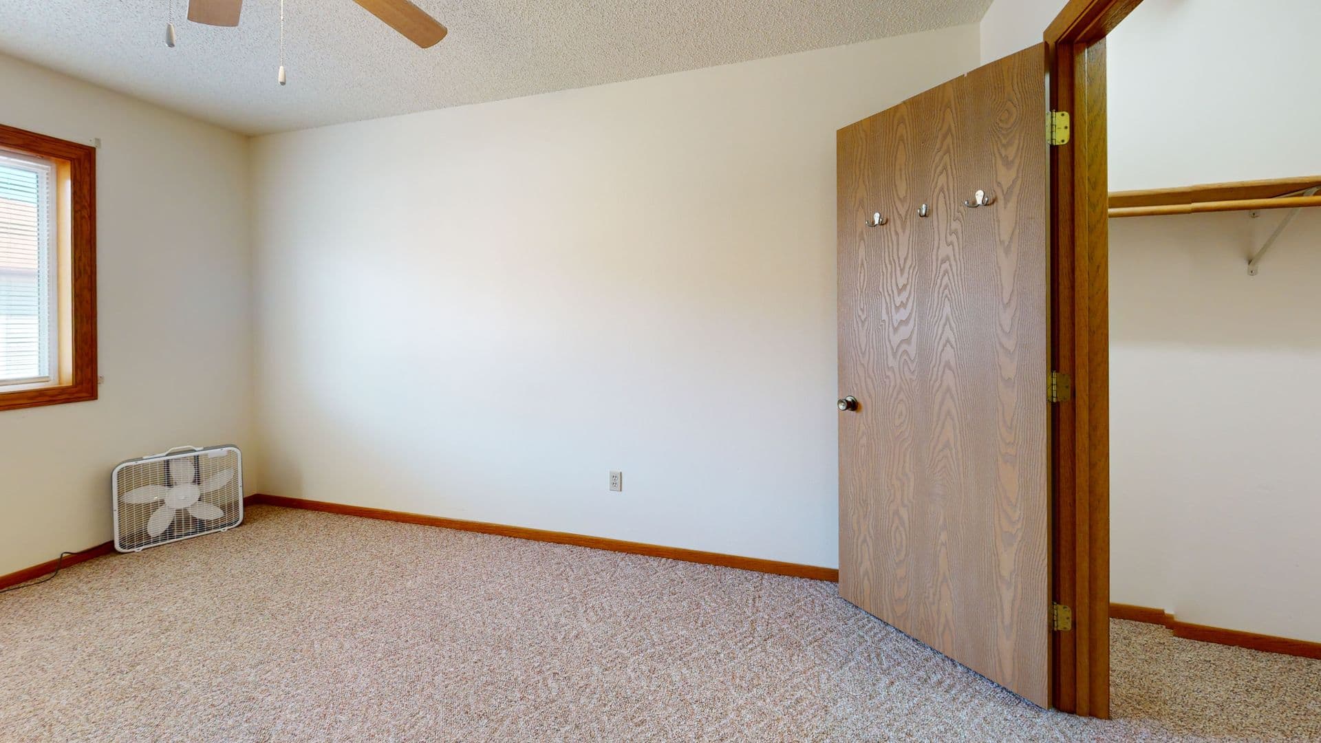 Minot Apartment: 1405 2nd Ave SW
