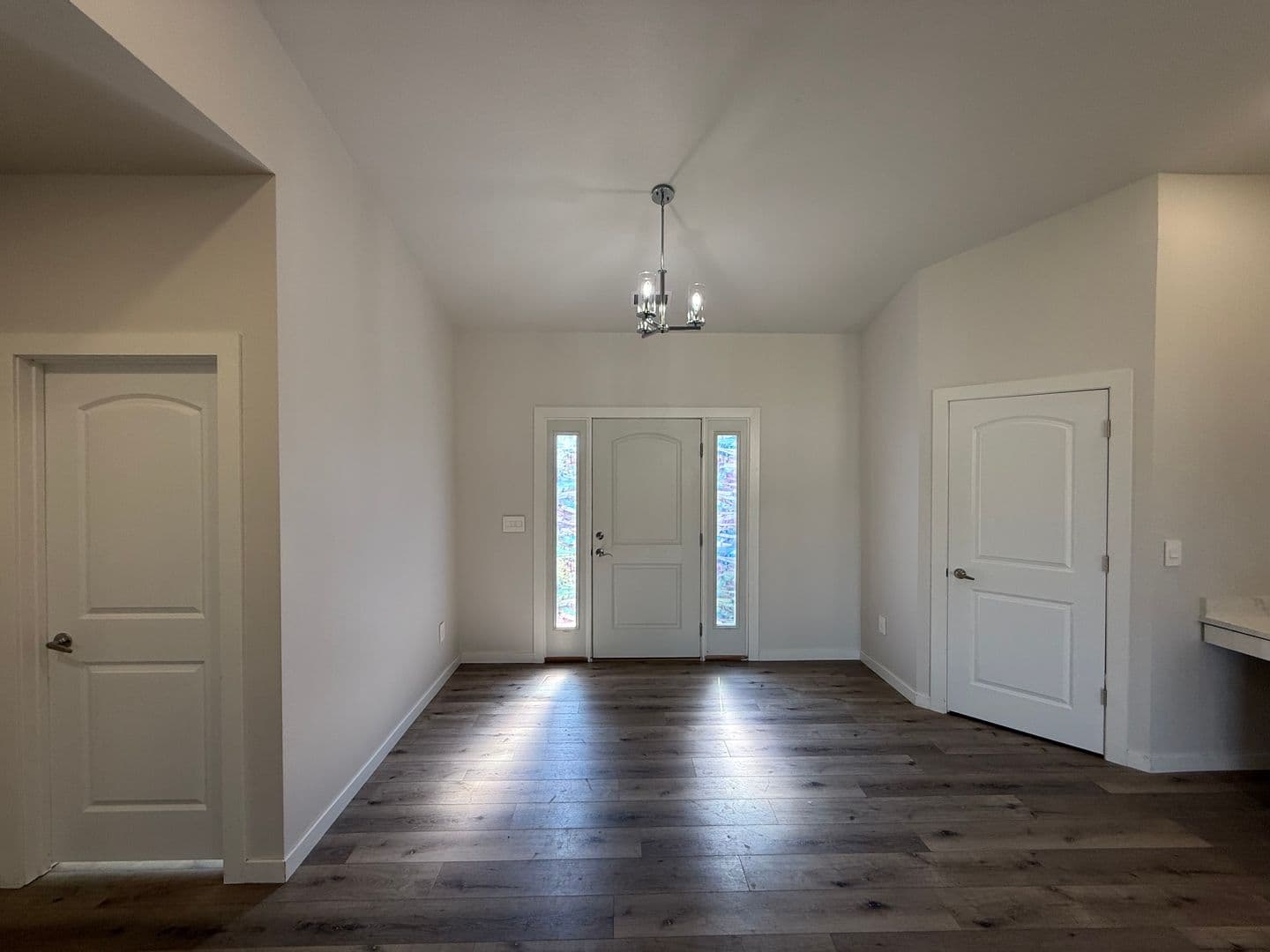 Minot House: 9 Mulberry Loop NE