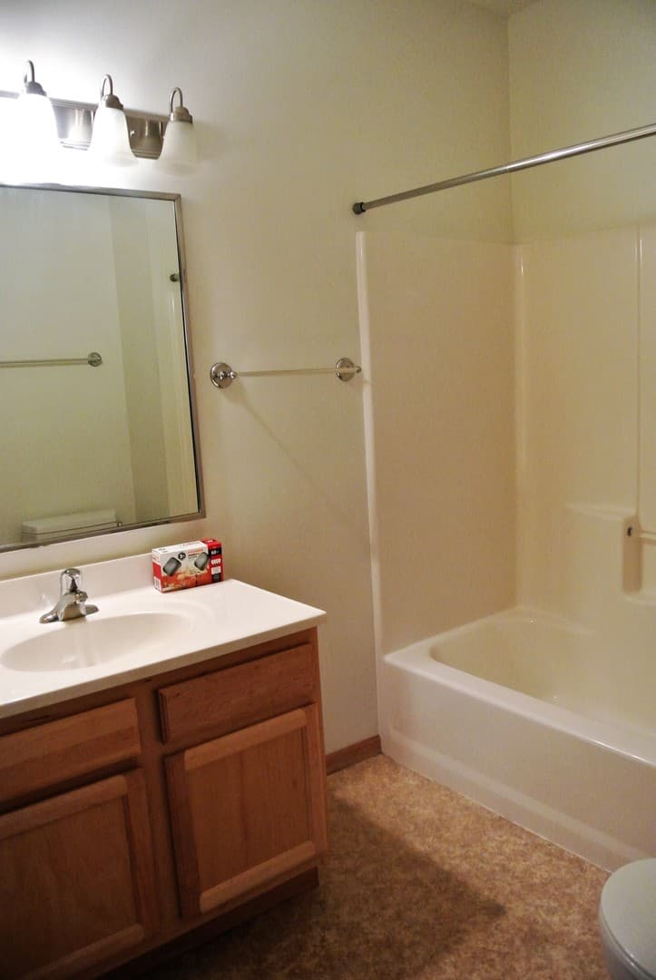Minot Apartment: 15 South Main