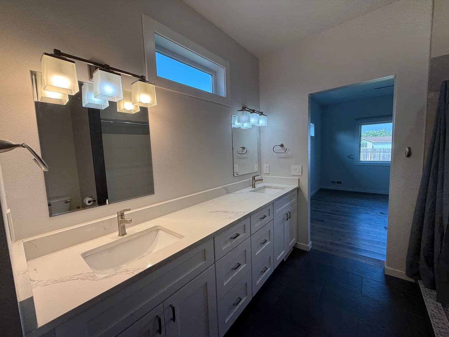 Minot House: 9 Mulberry Loop NE