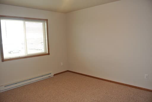 Minot Apartment: 1100 32nd Ave SW