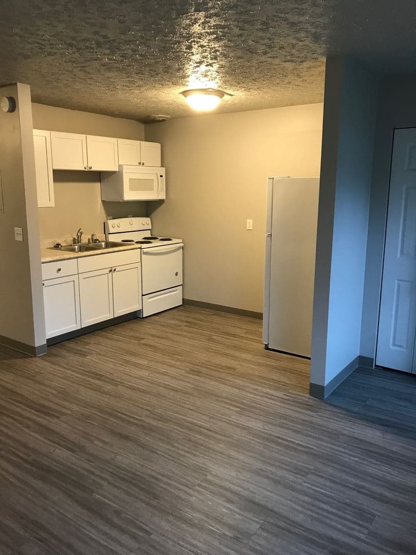 Minot Apartment: 10 19th Ave SW