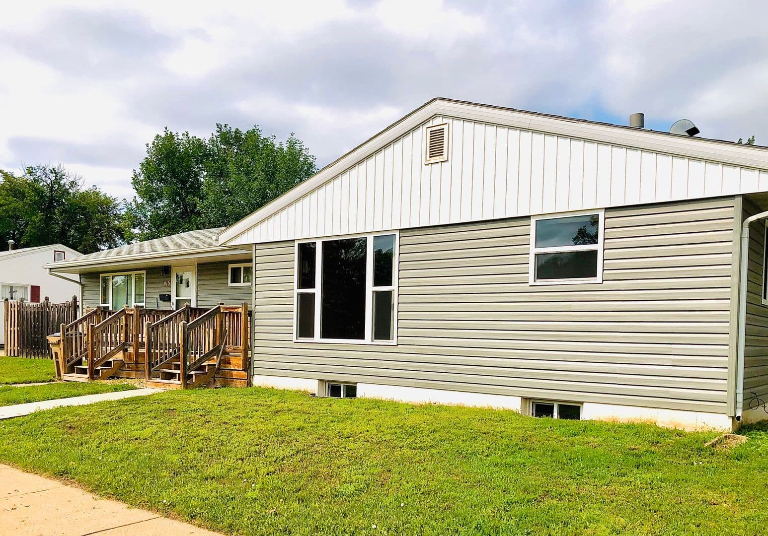 Minot House: 417 11th Ave SE