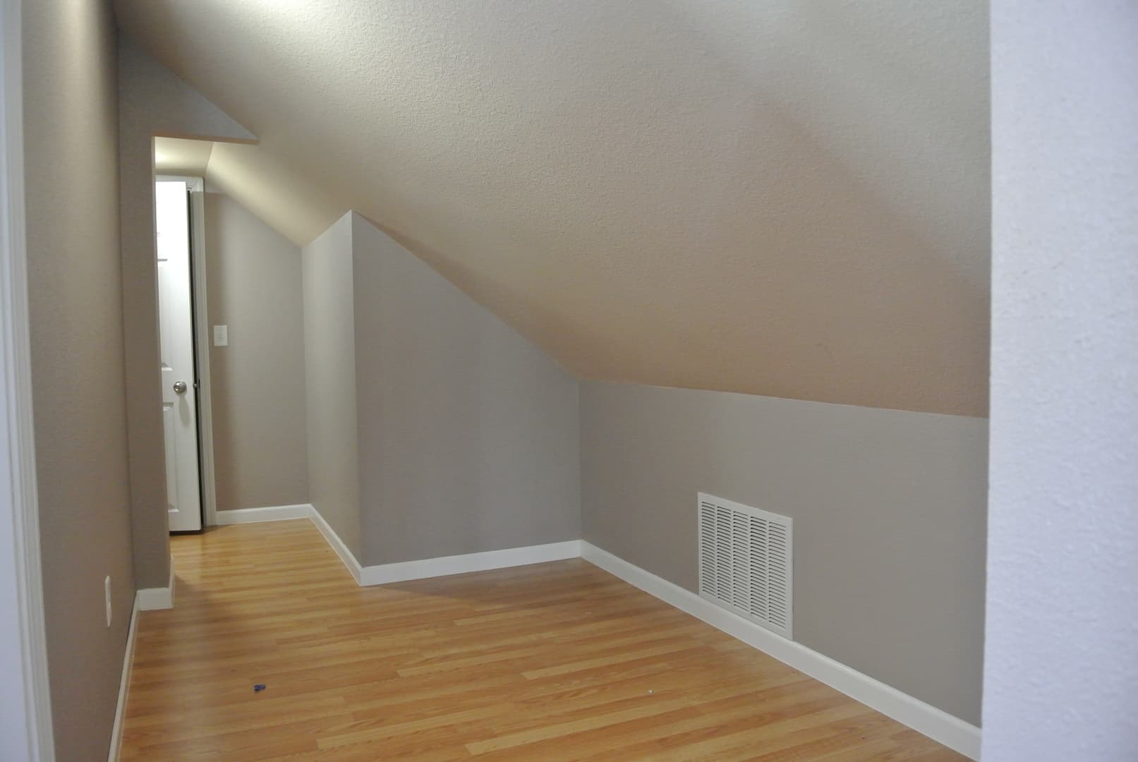 Minot House: 1217 5th Ave NW *For sale*