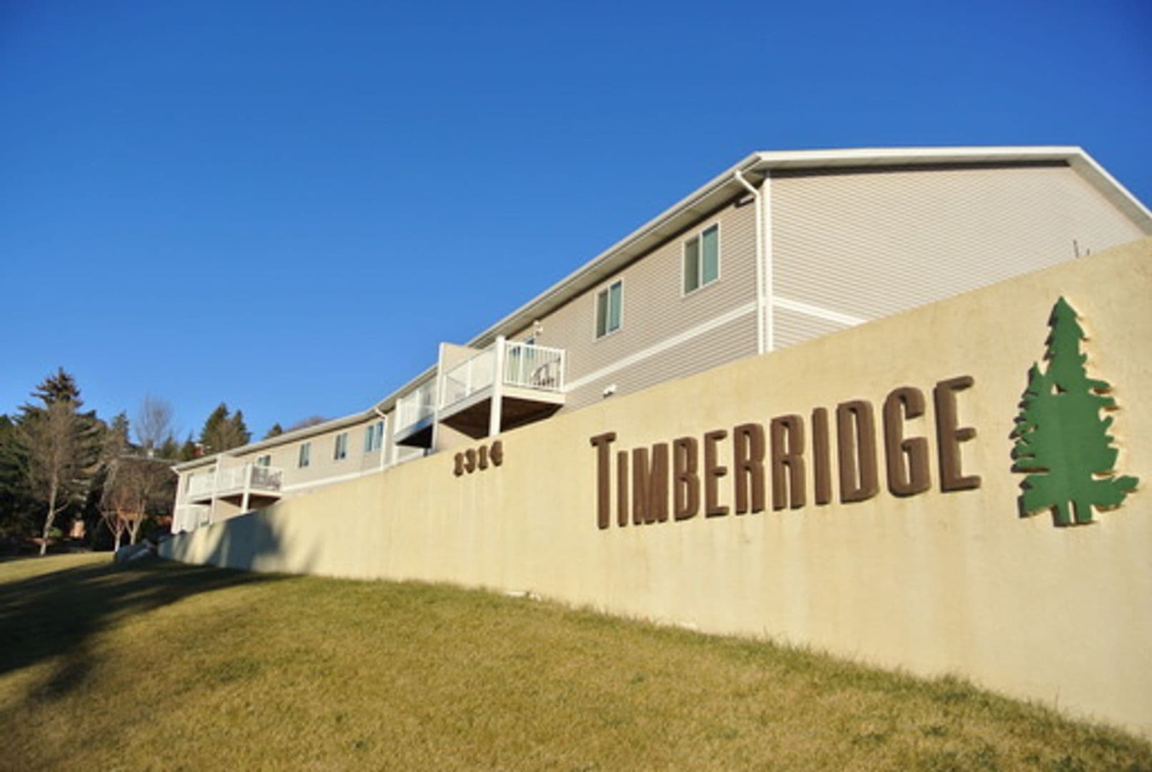 Minot Apartment: 1314 8th St NW