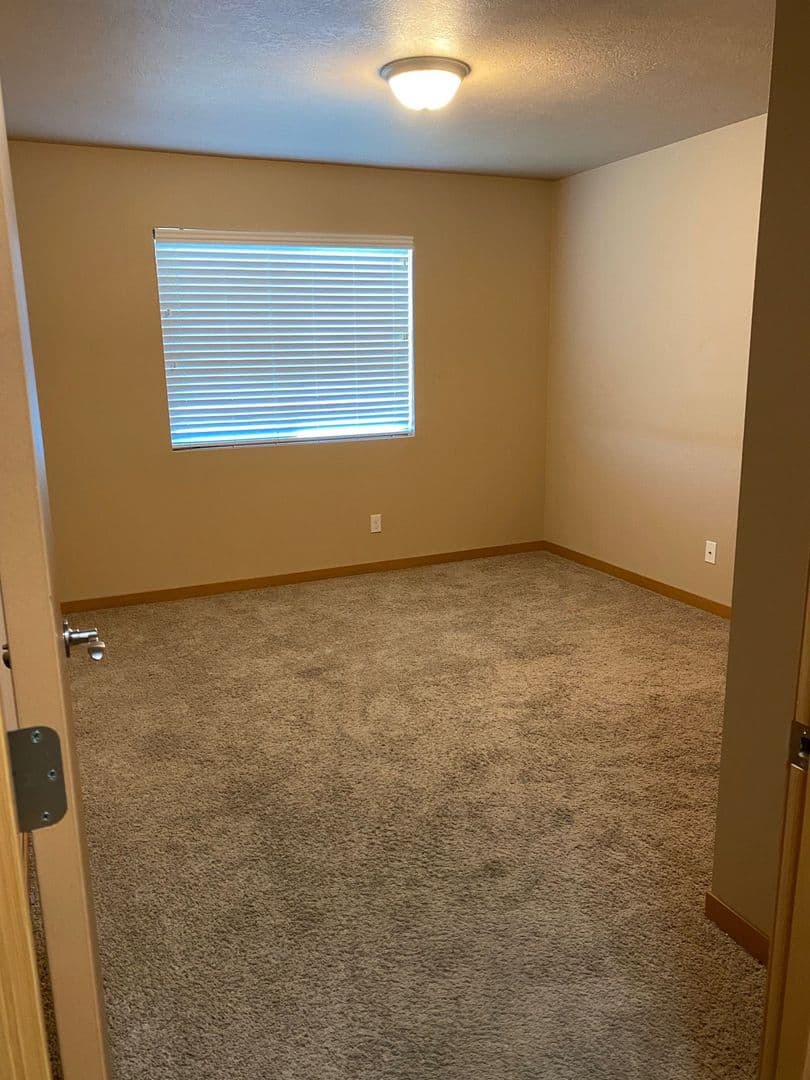 Minot Apartment: 1624 20th Ave NW #203