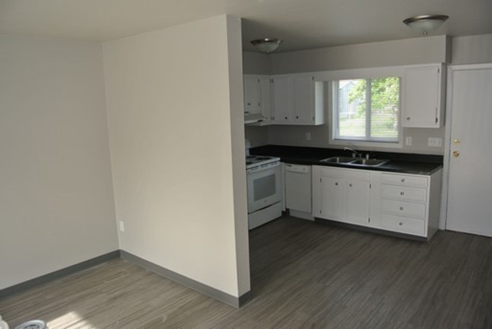 Minot Apartment: 1810 South Main