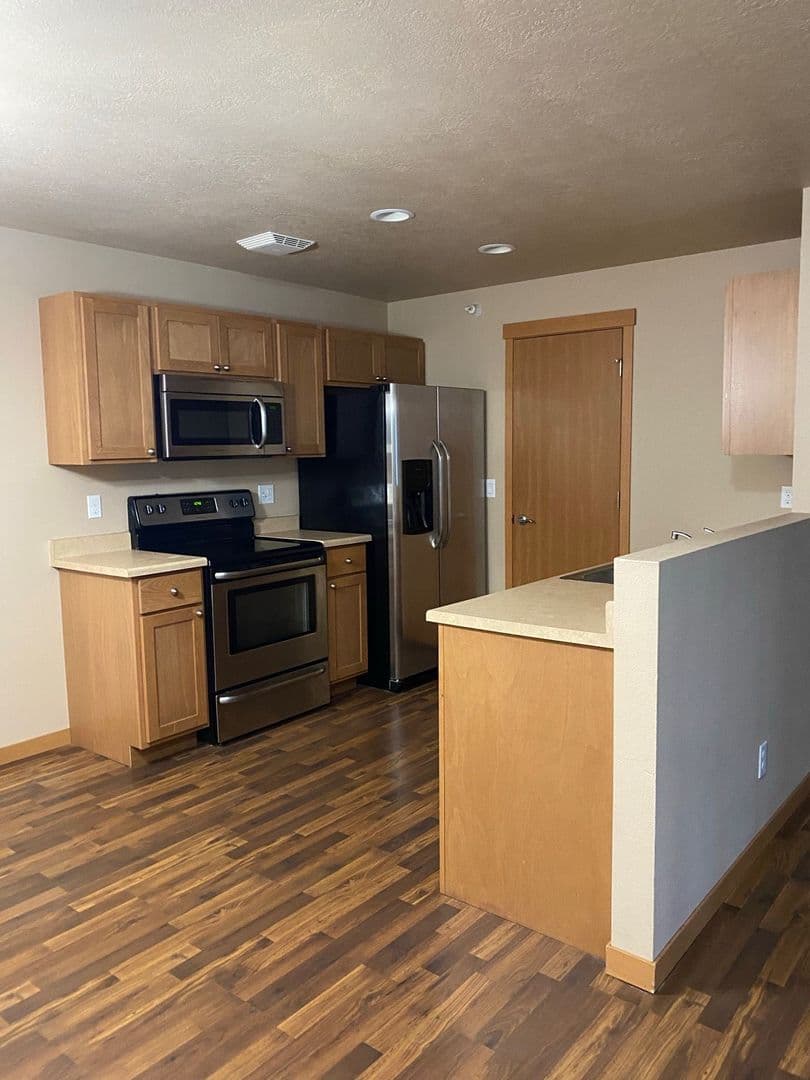 Minot Apartment: 1624 20th Ave NW #203