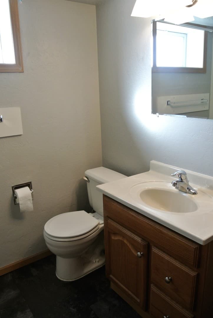 Minot House: 1021 9th St NW