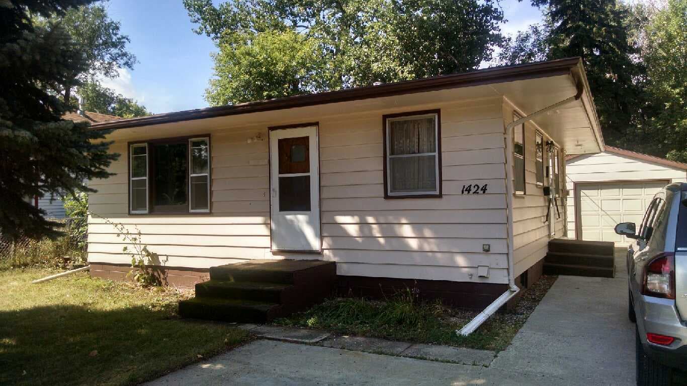 Minot House: 1424 7th St SW