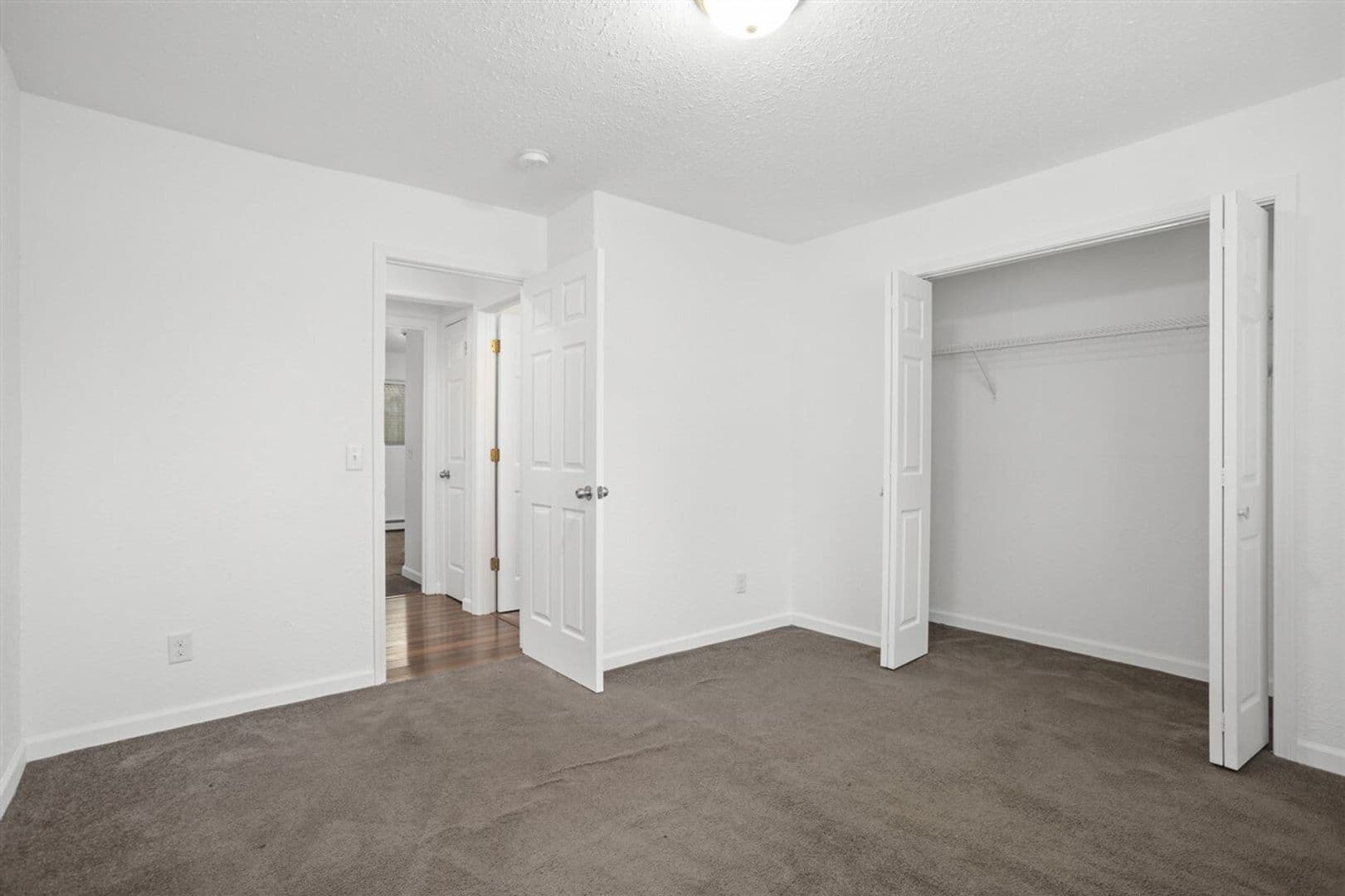 Minot Apartment: 225 19th St SE