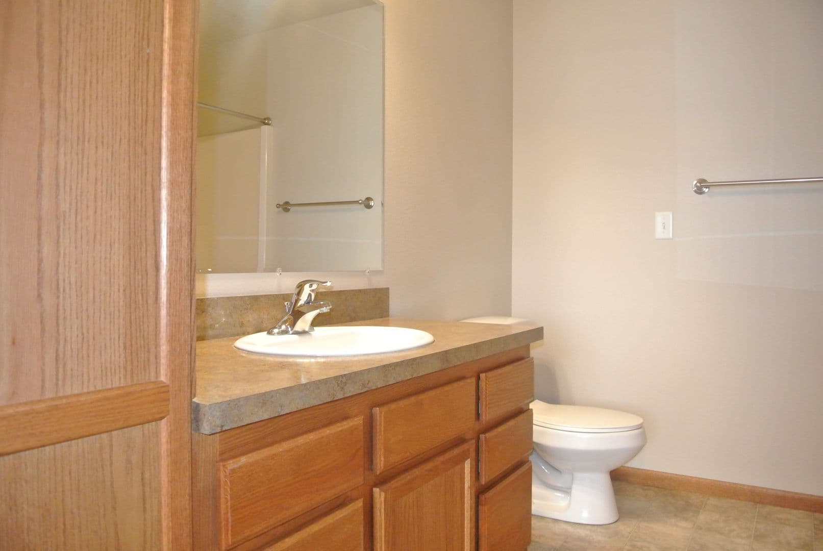 Minot Apartment: 1100 32nd Ave SW