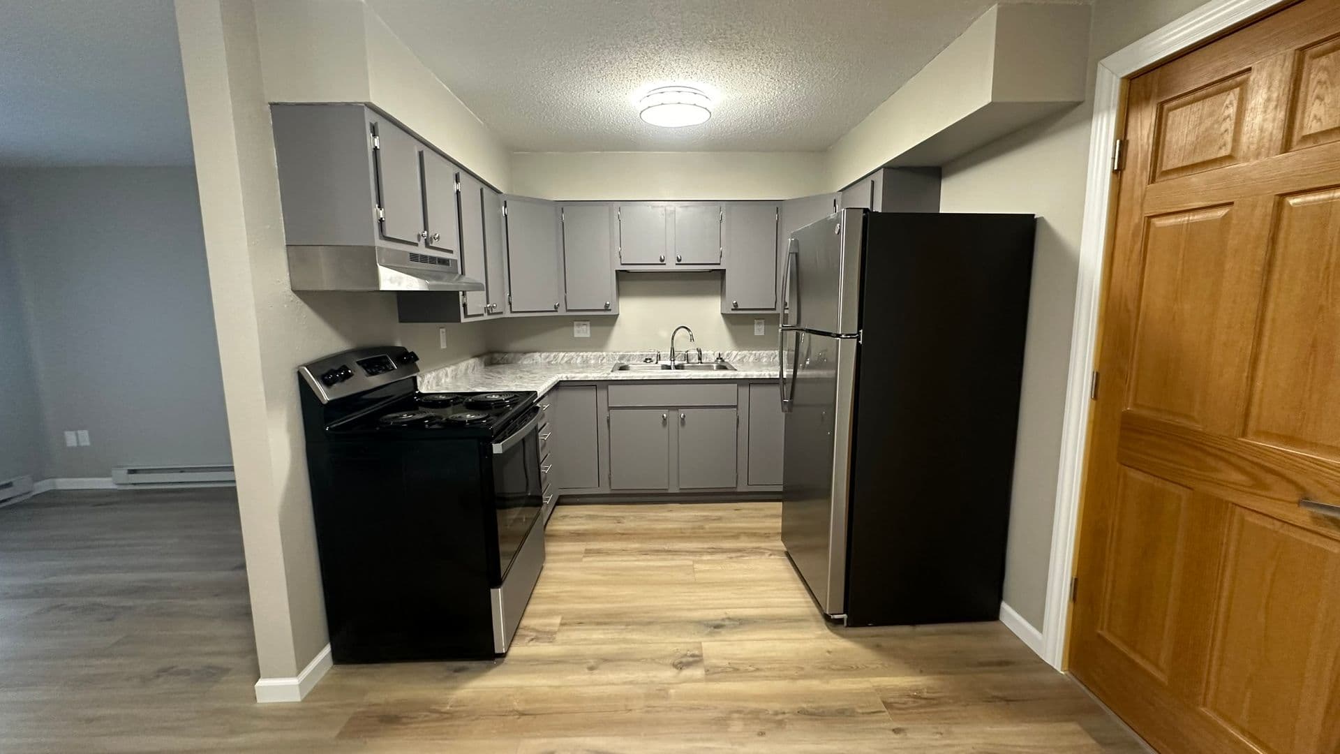 Rugby Apartment: 407 2nd Ave NE