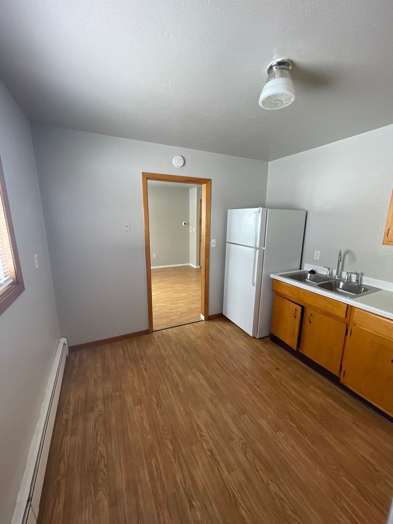 Minot Apartment: 1729 1st St SW