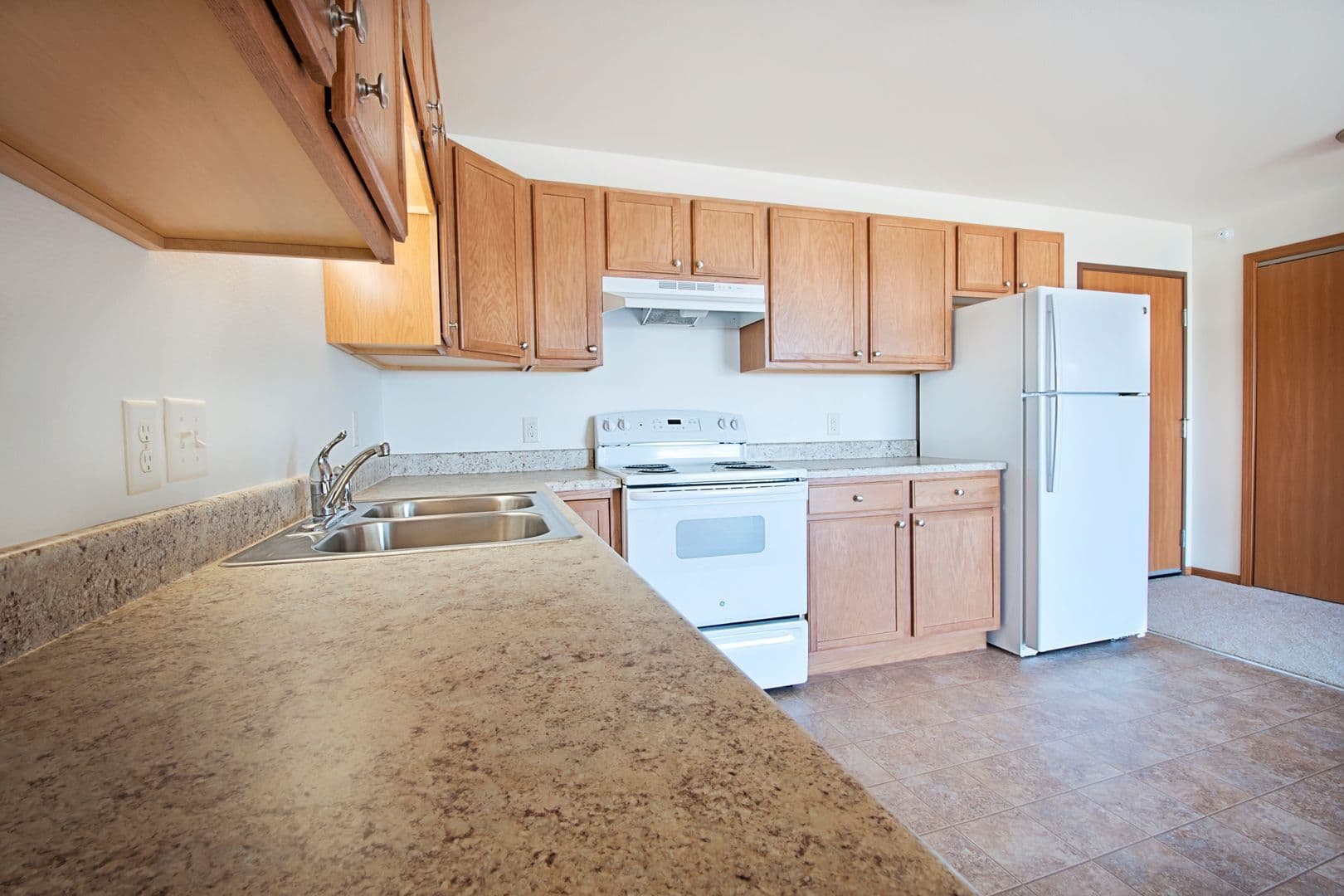 Minot Apartment: 2031 33rd St NW