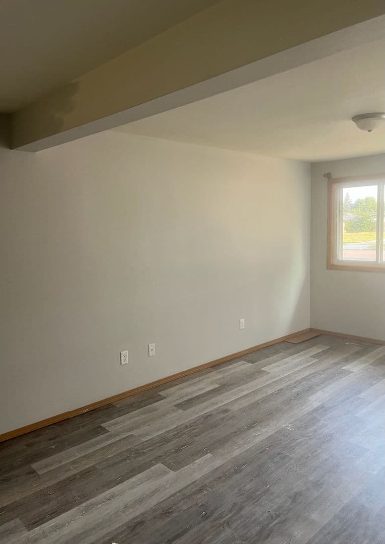 Minot Apartment: 2521-2527 2nd Ave SW