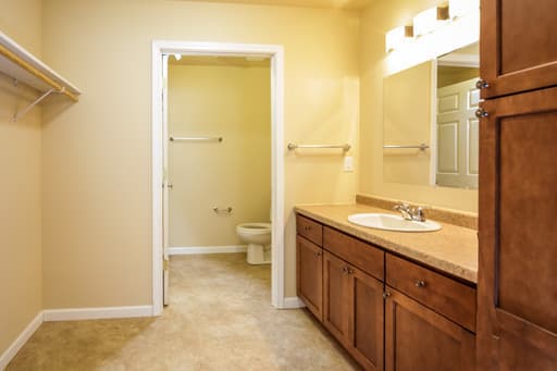 Minot Apartment: 1314 8th St NW