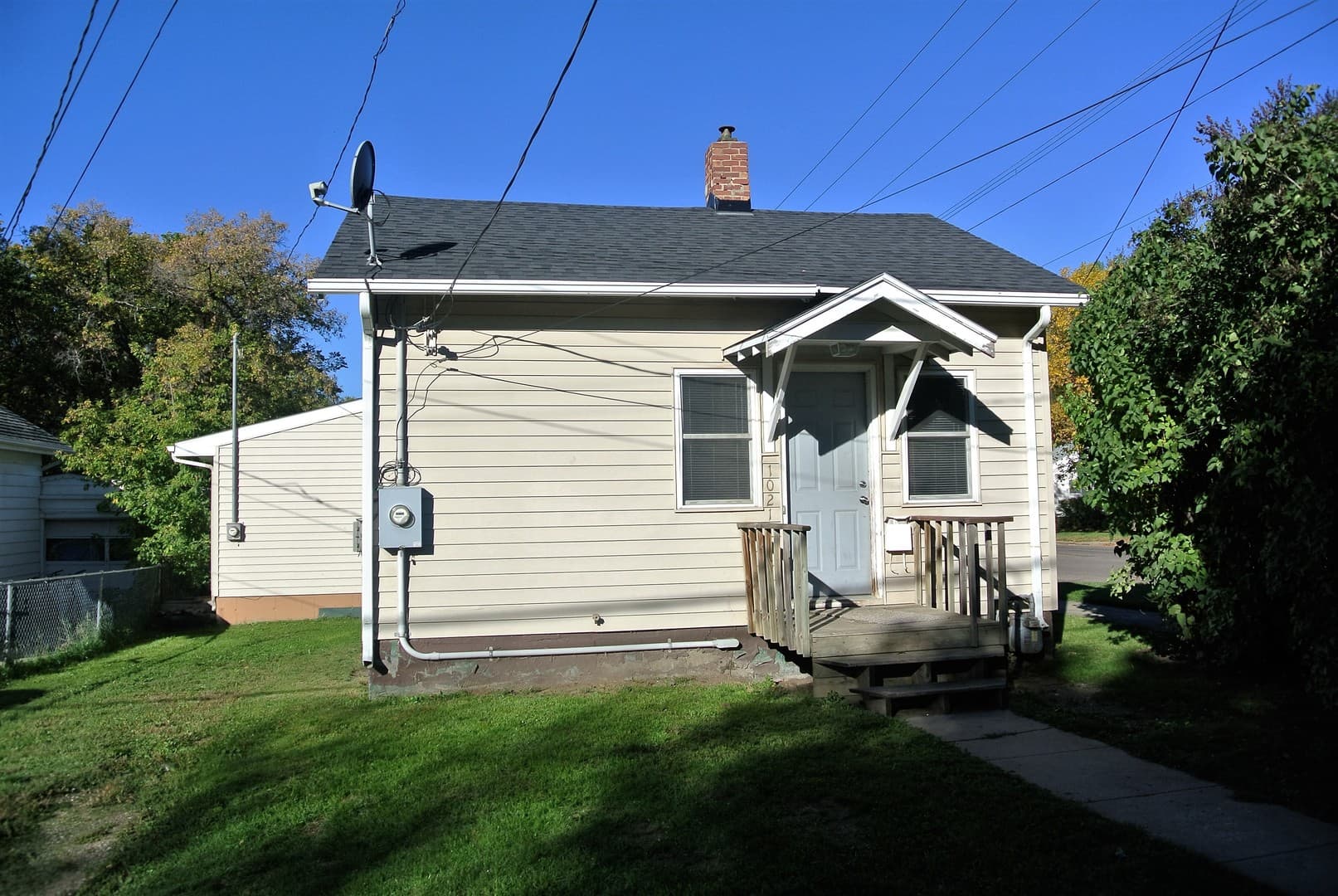 Minot House: 1021 9th St NW