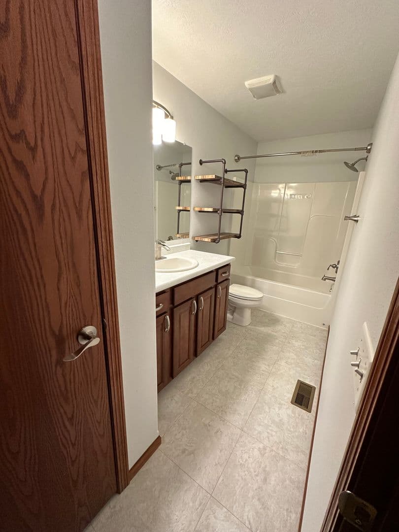 Minot House: 1524 35th Ave SE