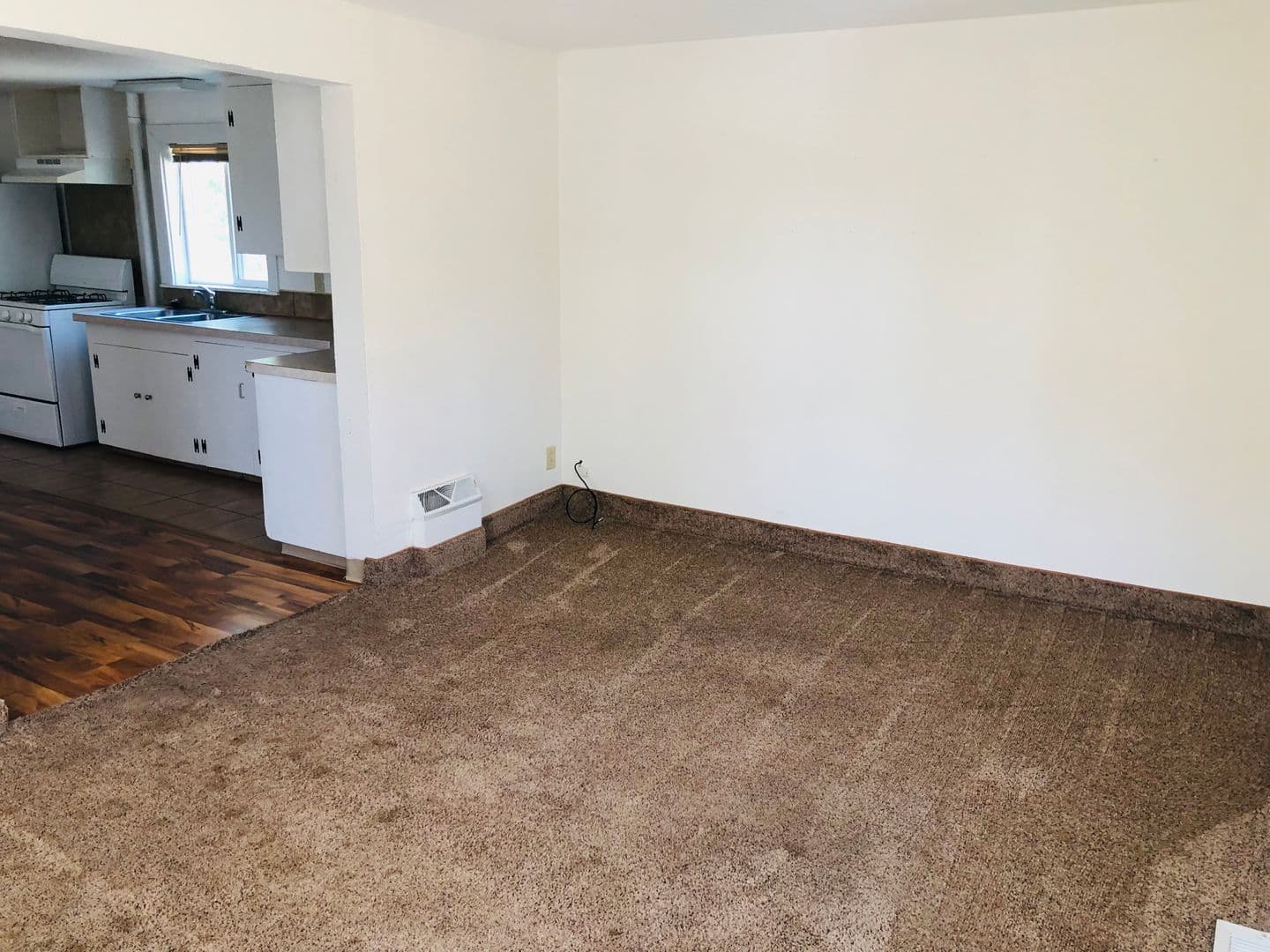 Minot House: 1600 2nd St SE