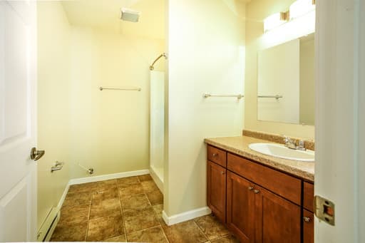 Minot Apartment: 1314 8th St NW
