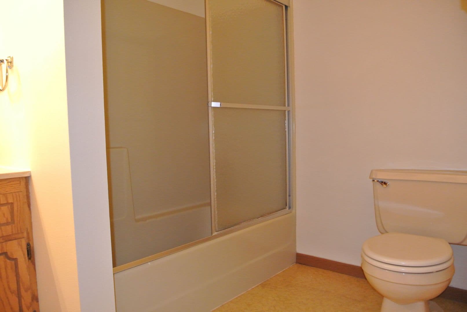 Minot Apartment: 1405 2nd Ave SW