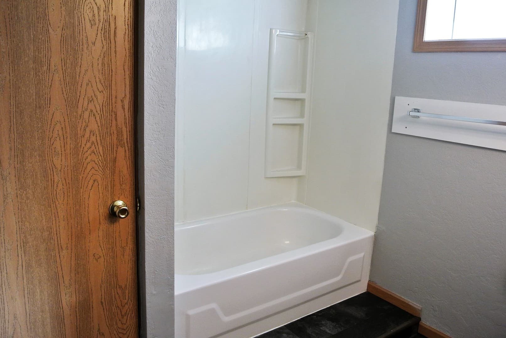 Minot House: 1021 9th St NW