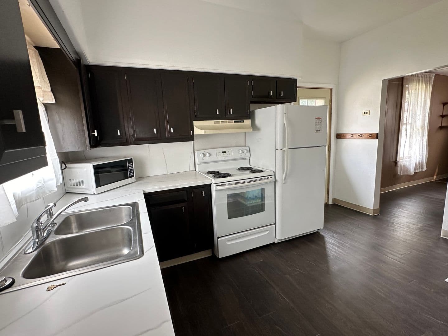 Minot House: 604 4th St NE