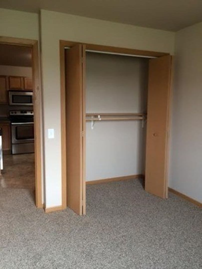 Minot Apartment: 2150 33rd St NW