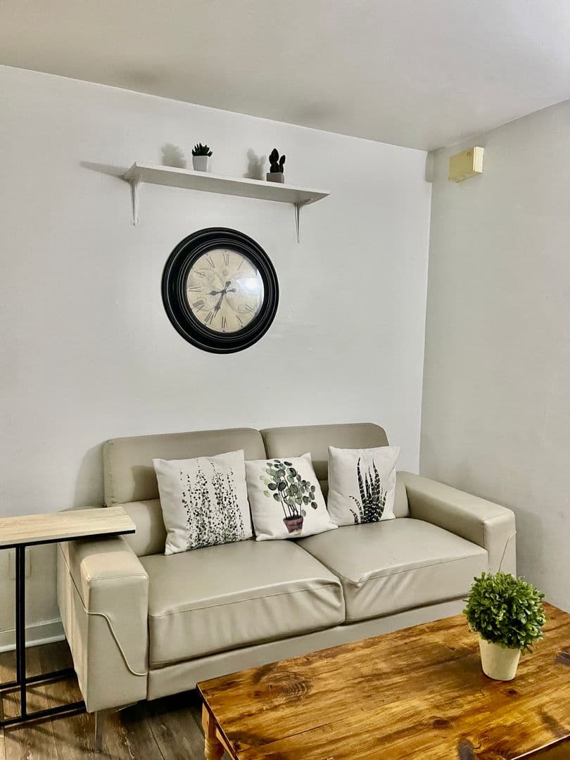 Des Moines Apartment: 2816 Cottage Grove Ave