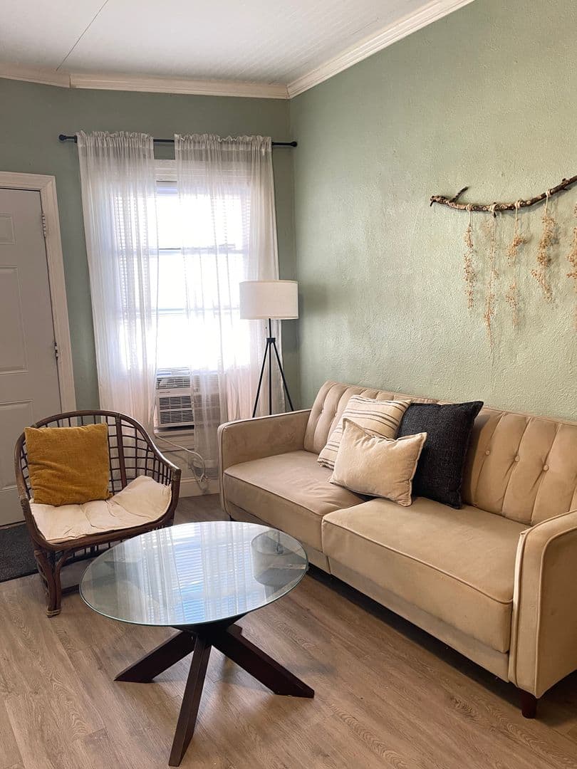 Des Moines Apartment: 2816 Cottage Grove Ave