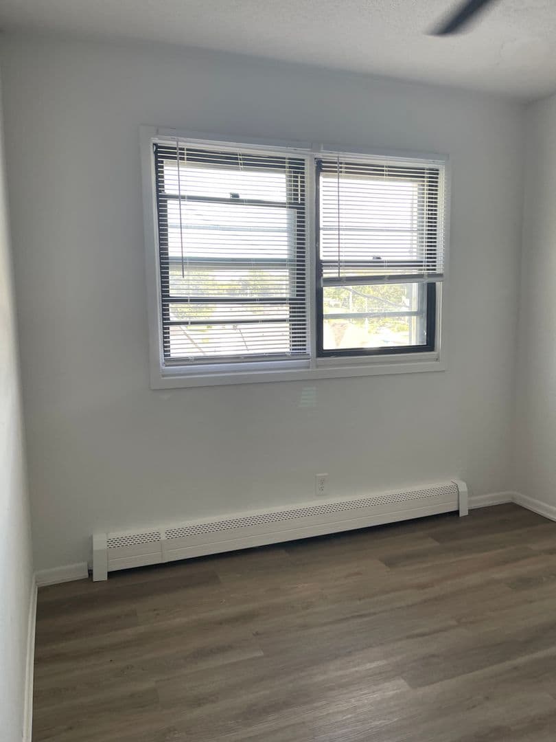 Des Moines Apartment: 6315 Hickman Rd, 6319 Hickman Rd
