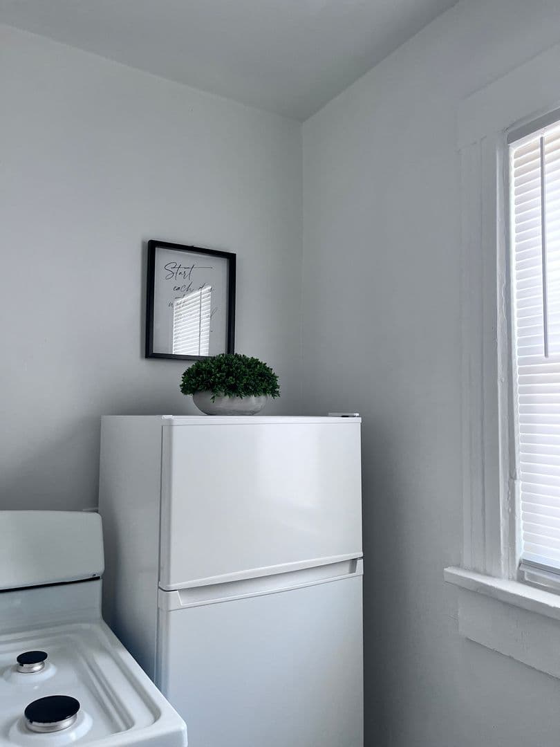 Des Moines Apartment: 1082 21st St