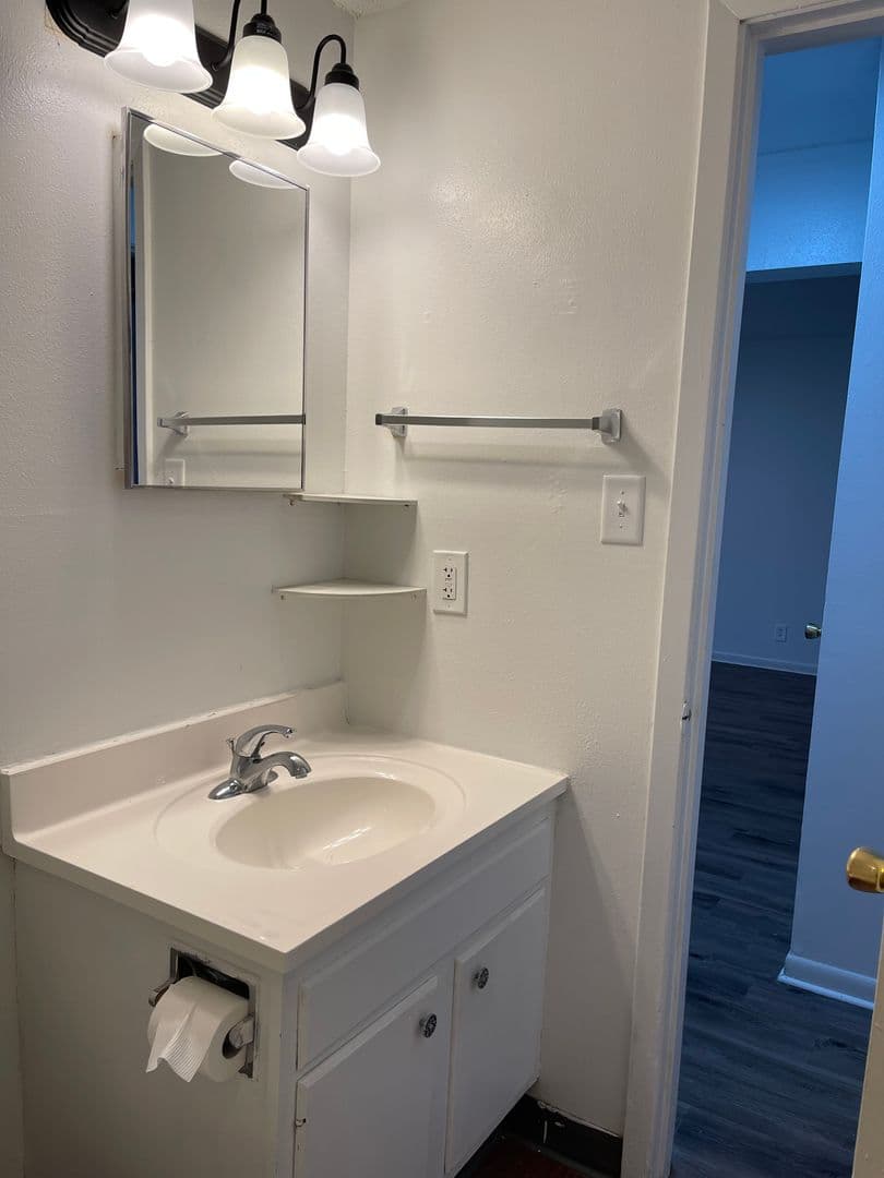 Des Moines Apartment: 6315 Hickman Rd, 6319 Hickman Rd