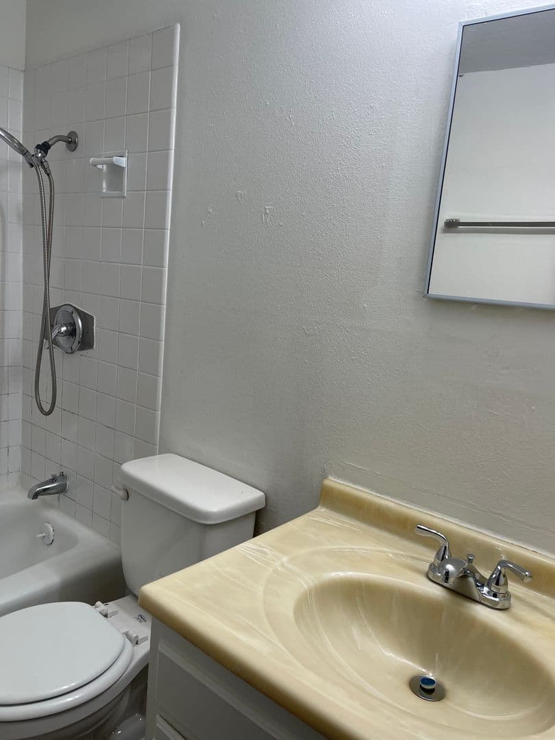 Des Moines Apartment: 6315 Hickman Rd, 6319 Hickman Rd
