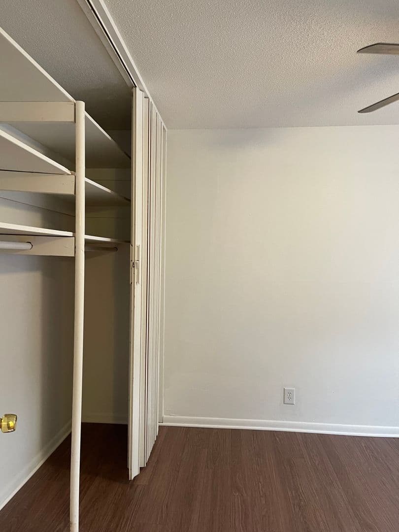 Des Moines Apartment: 6315 Hickman Rd, 6319 Hickman Rd