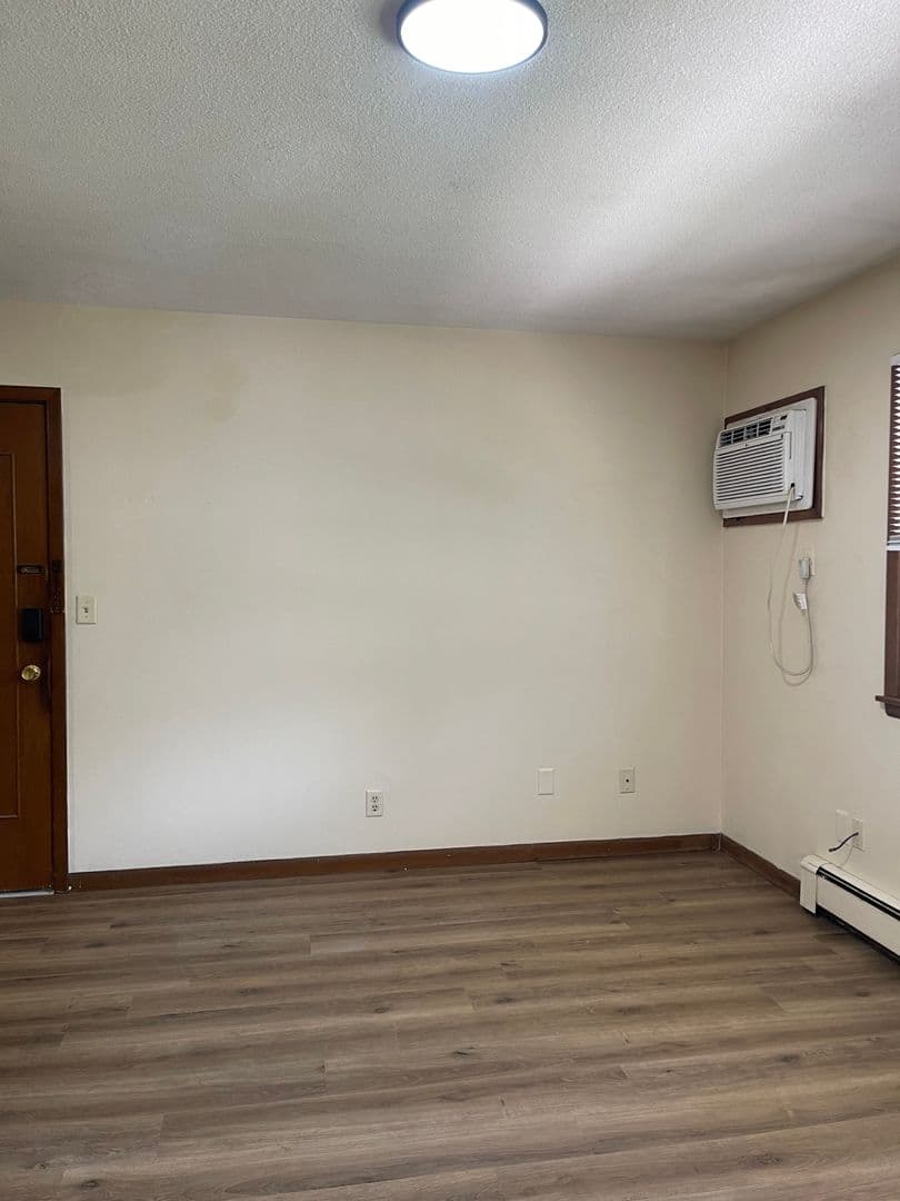 Des Moines Apartment: 1075 33rd St
