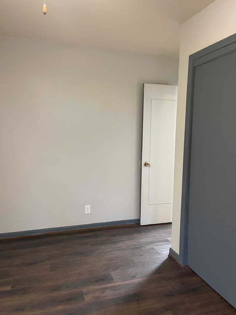 Des Moines Apartment: 1075 33rd St