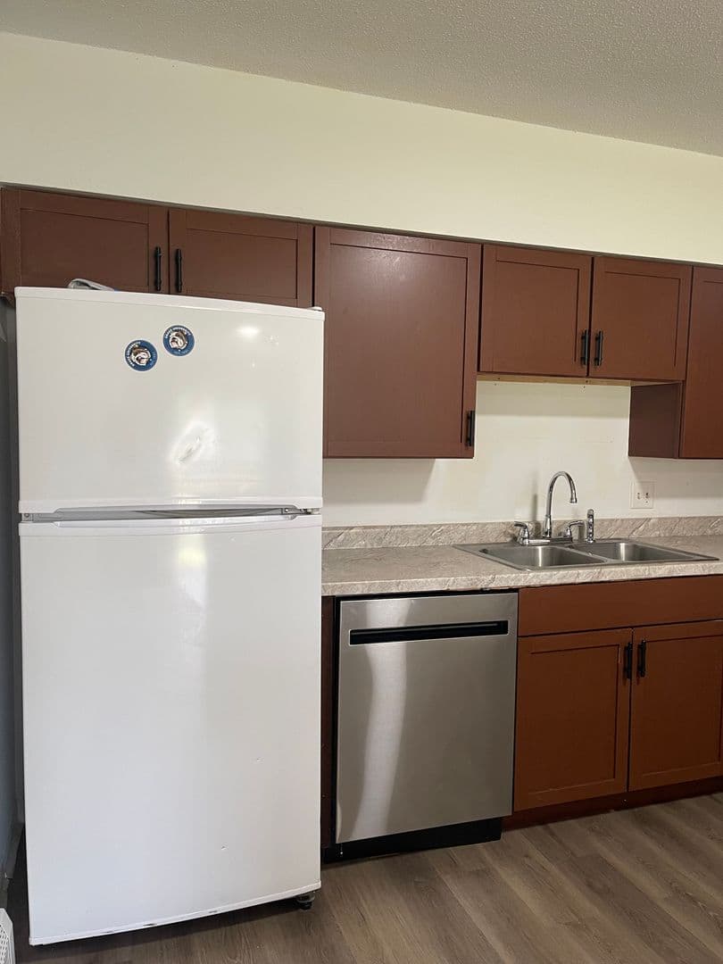 Des Moines Apartment: 6315 Hickman Rd, 6319 Hickman Rd