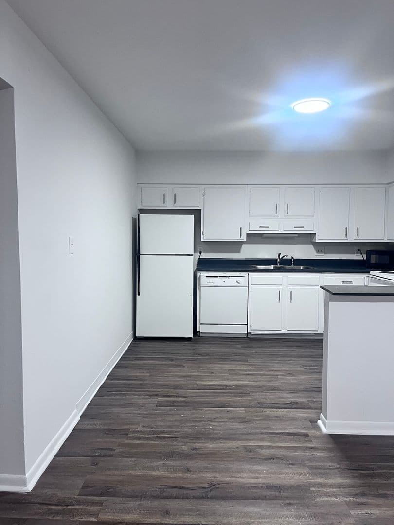 Des Moines Apartment: 6315 Hickman Rd, 6319 Hickman Rd