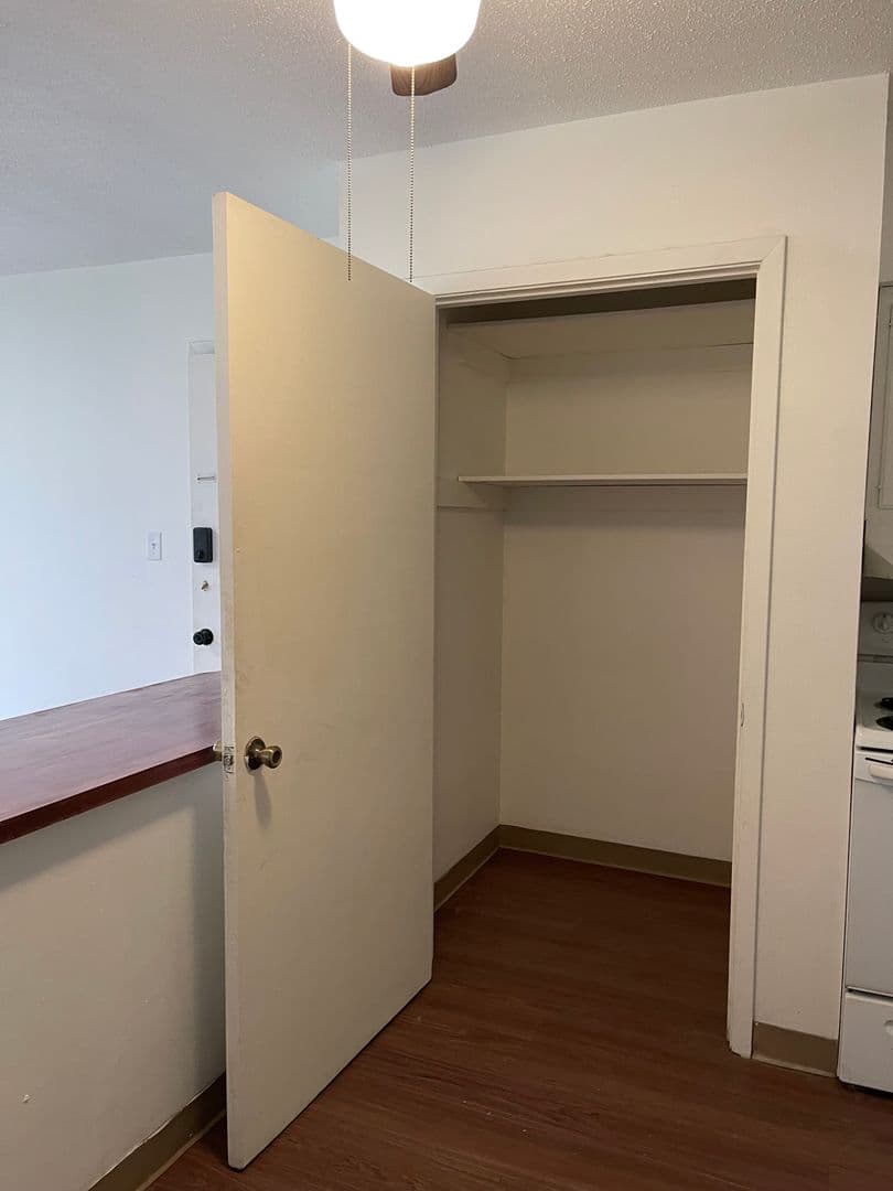 Des Moines Apartment: 6315 Hickman Rd, 6319 Hickman Rd