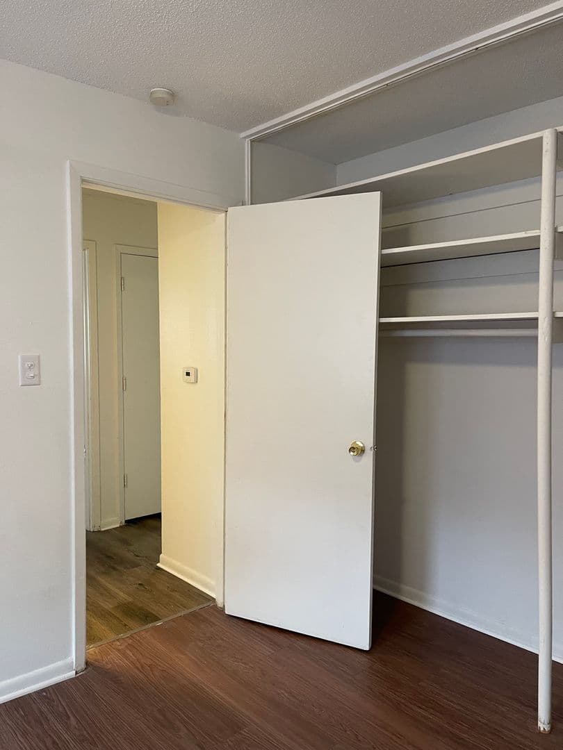 Des Moines Apartment: 6315 Hickman Rd, 6319 Hickman Rd
